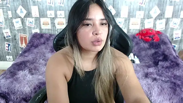 Snapshot of SaraCrow chatting on February 8, 9:46 am SaraCrow online show from February 8, 9:46 am