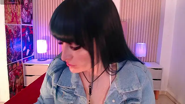 Snapshot of alicia_moom chatting on June 6, 7:51 pm alicia moom online show from June 6, 7:51 pm