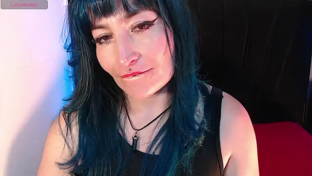 alicia moom online show from July 18, 8:01 pm