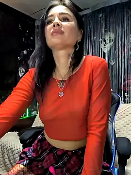 KikiXRed online show from December 4, 7:23 pm