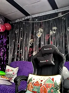 KikiXRed online show from February 21, 6:14 am