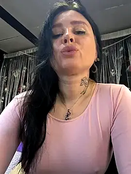 KikiXRed online show from April 28, 4:39 am