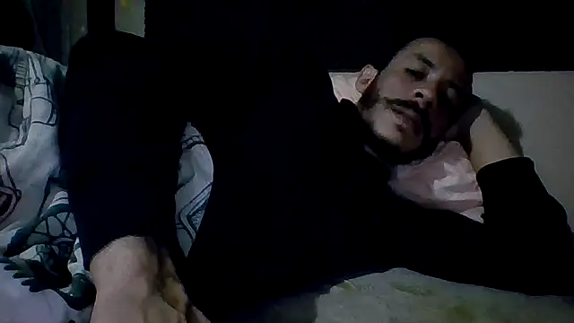 Snapshot of MachoScorpionCaralho chatting on April 25, 10:18 pm MachoScorpionCaralho online show from April 25, 10:18 pm