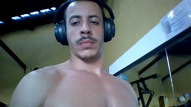 Snapshot of MachoScorpionCaralho chatting on May 9, 8:25 pm MachoScorpionCaralho online show from May 9, 8:25 pm