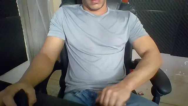 Snapshot of MachoScorpionCaralho chatting on July 2, 12:44 pm MachoScorpionCaralho online show from July 2, 12:44 pm