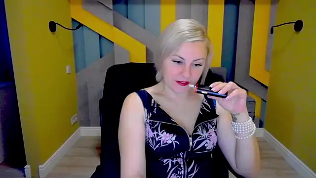 Snapshot of Candy_Long chatting on December 3, 6:26 am Candy Long online show from December 3, 6:26 am