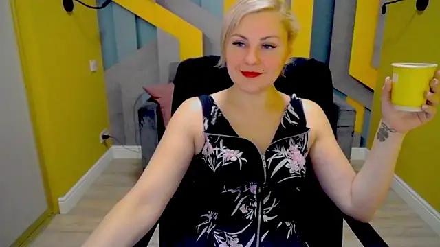 Snapshot of Candy_Long chatting on December 3, 10:17 am Candy Long online show from December 3, 10:17 am