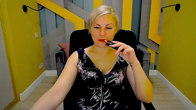Snapshot of Candy_Long chatting on December 3, 11:57 pm Candy Long online show from December 3, 11:57 pm