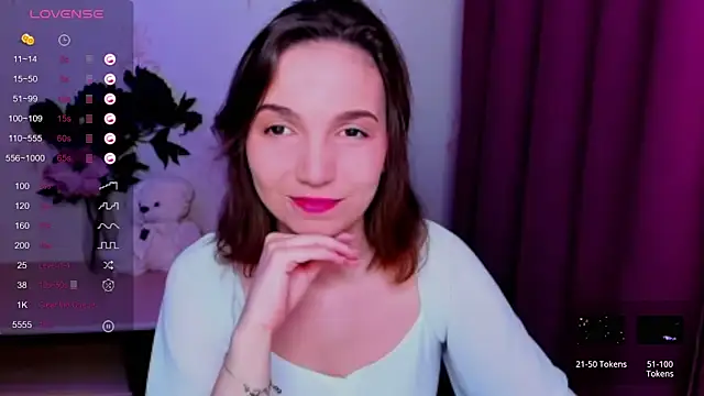 Snapshot of KindHazelHere_ chatting on May 7, 10:48 pm KindHazelHere online show from May 7, 10:48 pm