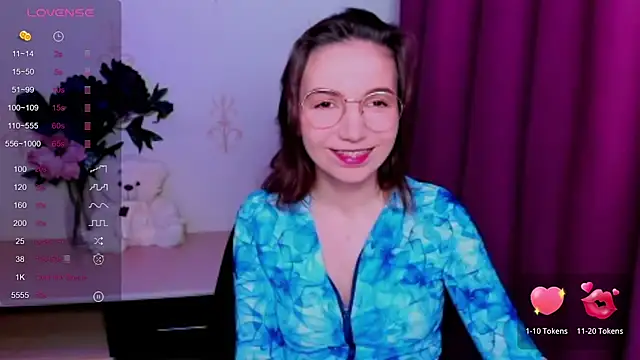 Snapshot of KindHazelHere_ chatting on May 18, 6:14 pm KindHazelHere online show from May 18, 6:14 pm