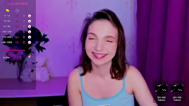 Snapshot of KindHazelHere_ chatting on June 8, 1:44 pm KindHazelHere online show from June 8, 1:44 pm