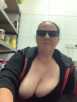 eroticjessitop online show from March 17, 10:38 pm