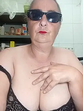 eroticjessitop online show from May 1, 5:17 pm