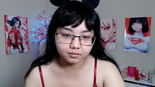 Snapshot of Moertomlly chatting on November 8, 4:12 am Moertomlly online show from November 8, 4:12 am