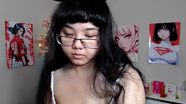 Snapshot of Moertomlly chatting on November 13, 4:22 am Moertomlly online show from November 13, 4:22 am