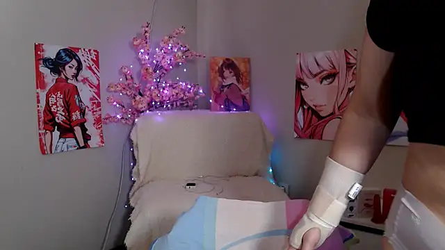 Snapshot of Moertomlly chatting on November 23, 4:01 am Moertomlly online show from November 23, 4:01 am