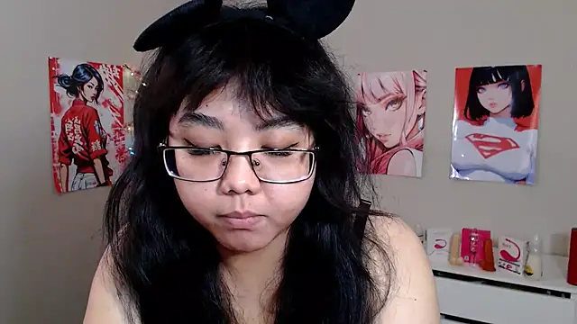 Snapshot of Moertomlly chatting on November 28, 4:26 am Moertomlly online show from November 28, 4:26 am