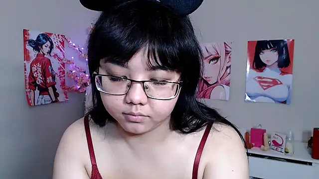 Snapshot of Moertomlly chatting on December 4, 3:49 am Moertomlly online show from December 4, 3:49 am