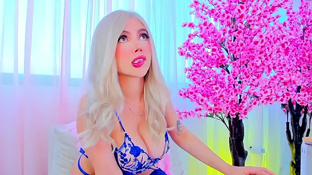 Sophi Jonnes online show from February 11, 11:59 am