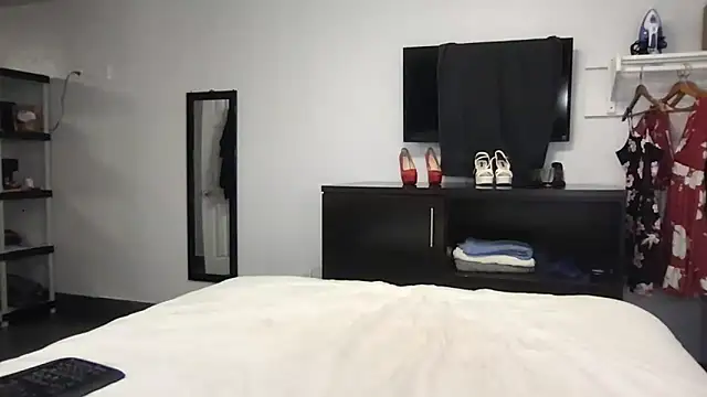 Snapshot of TiffaneyLove chatting on May 15, 11:23 pm TiffaneyLove online show from May 15, 11:23 pm