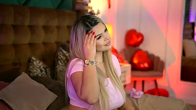 Snapshot of SophieBoobsX chatting on September 18, 5:09 am SophieBoobsX online show from September 18, 5:09 am
