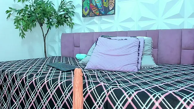 Snapshot of Hellen_Sky chatting on February 19, 10:20 pm Hellen Sky online show from February 19, 10:20 pm