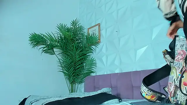 Snapshot of Hellen_Sky chatting on October 10, 7:13 pm Hellen Sky online show from October 10, 7:13 pm
