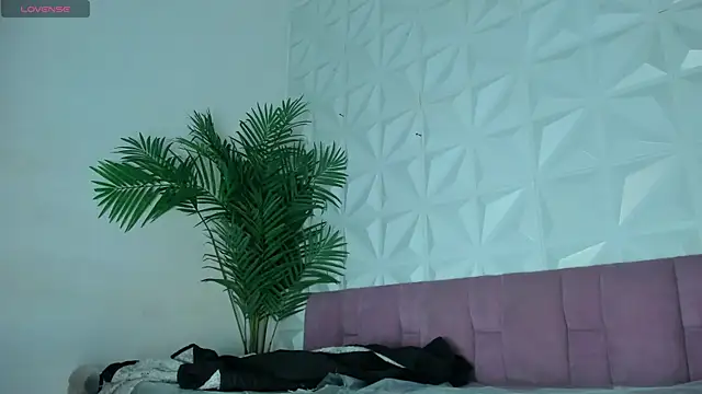 Snapshot of Hellen_Sky chatting on July 25, 7:22 pm Hellen Sky online show from July 25, 7:22 pm