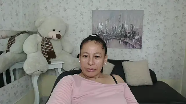 Snapshot of mature_martina chatting on May 13, 9:22 pm mature martina online show from May 13, 9:22 pm
