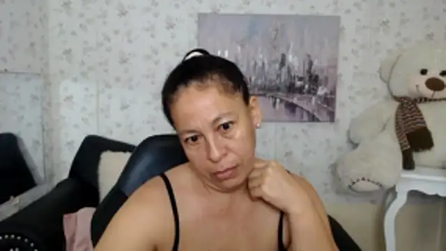 Snapshot of mature_martina chatting on May 26, 8:10 am mature martina online show from May 26, 8:10 am