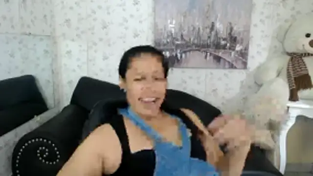Snapshot of mature_martina chatting on June 15, 8:33 pm mature martina online show from June 15, 8:33 pm