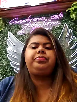 Snapshot of biancabombombbw chatting on December 11, 9:41 am biancabombombbw online show from December 11, 9:41 am