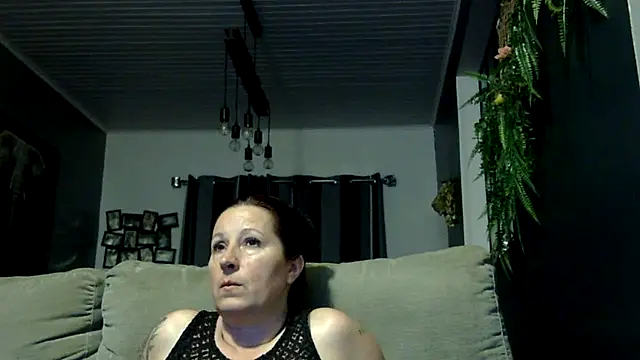 feline27 online show from April 4, 8:17 pm