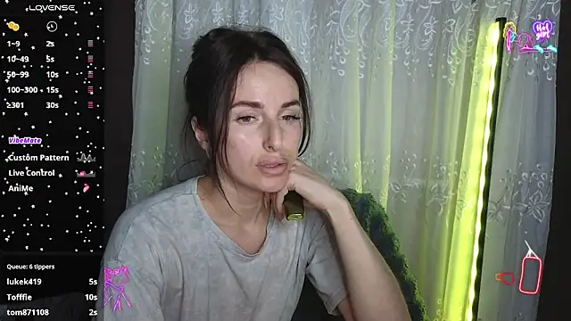 Snapshot of xx_adrihanna_xx chatting on May 9, 6:35 pm xx adrihanna xx online show from May 9, 6:35 pm