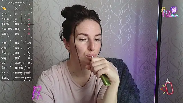 Snapshot of xx_adrihanna_xx chatting on May 11, 5:35 am xx adrihanna xx online show from May 11, 5:35 am