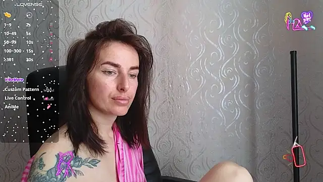 Snapshot of xx_adrihanna_xx chatting on May 20, 5:35 am xx adrihanna xx online show from May 20, 5:35 am