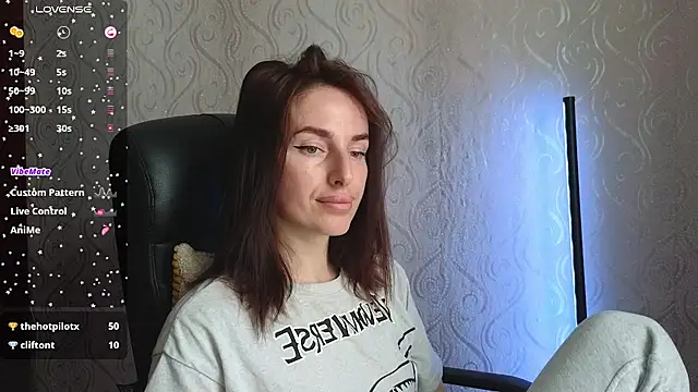 Snapshot of xx_adrihanna_xx chatting on June 3, 7:00 am xx adrihanna xx online show from June 3, 7:00 am