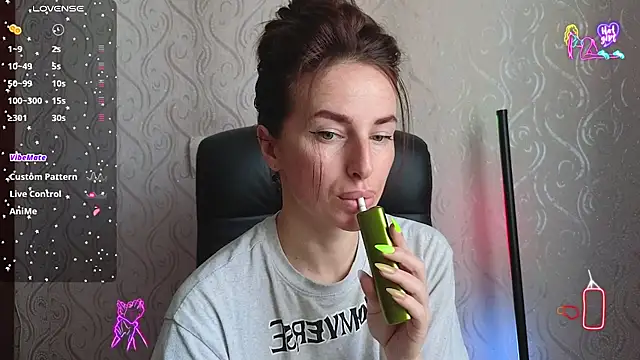 Snapshot of xx_adrihanna_xx chatting on June 4, 7:47 am xx adrihanna xx online show from June 4, 7:47 am