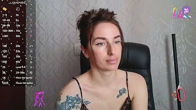 Snapshot of xx_adrihanna_xx chatting on June 8, 6:03 am xx adrihanna xx online show from June 8, 6:03 am