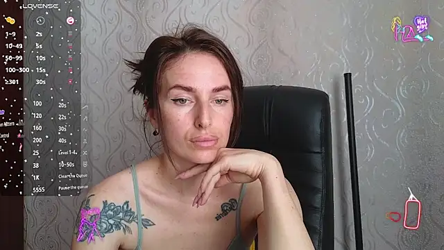 Snapshot of xx_adrihanna_xx chatting on June 10, 5:50 am xx adrihanna xx online show from June 10, 5:50 am