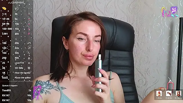 Snapshot of xx_adrihanna_xx chatting on June 12, 4:44 am xx adrihanna xx online show from June 12, 4:44 am
