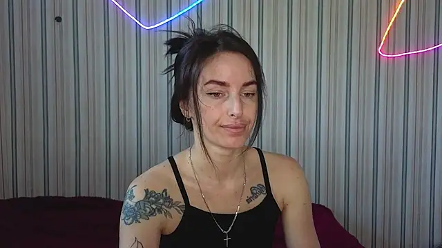 Snapshot of xx_adrihanna_xx chatting on June 25, 5:23 am xx adrihanna xx online show from June 25, 5:23 am