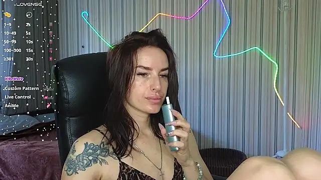 Snapshot of xx_adrihanna_xx chatting on July 17, 6:53 am xx adrihanna xx online show from July 17, 6:53 am