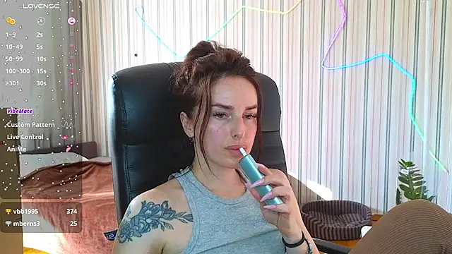 Snapshot of xx_adrihanna_xx chatting on July 28, 3:21 pm xx adrihanna xx online show from July 28, 3:21 pm