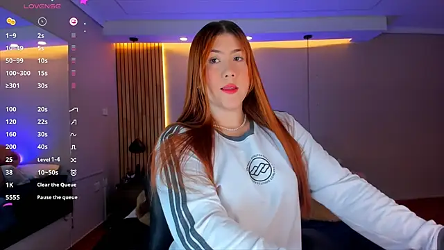 Snapshot of AbbieEdmond chatting on December 4, 4:21 am AbbieEdmond online show from December 4, 4:21 am