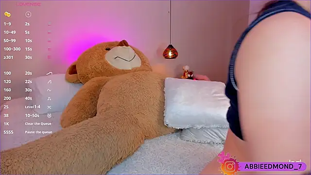 Snapshot of AbbieEdmond chatting on January 27, 7:14 am AbbieEdmond online show from January 27, 7:14 am