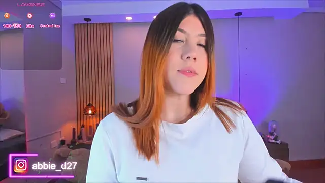 Snapshot of AbbieEdmond chatting on October 25, 4:09 am AbbieEdmond online show from October 25, 4:09 am