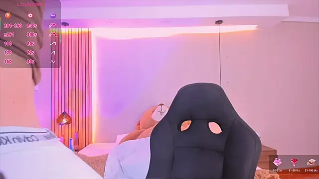 Snapshot of AbbieEdmond chatting on November 6, 4:02 am AbbieEdmond online show from November 6, 4:02 am