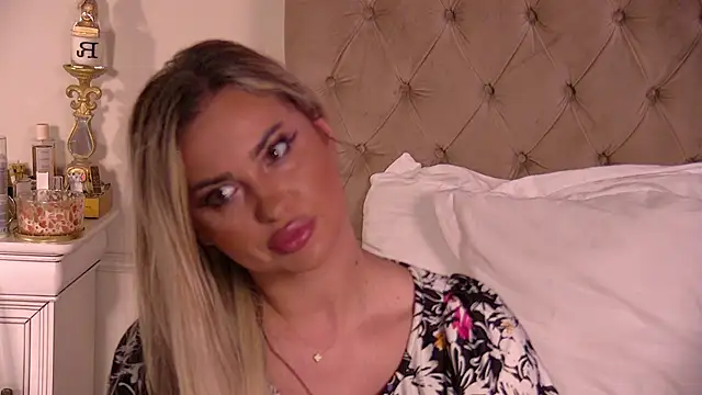 Denisse Perry online show from November 10, 9:47 pm