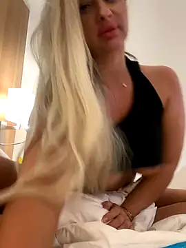 Denisse Perry online show from November 25, 2:33 am